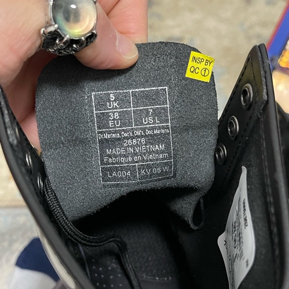 NIB Women’s Size 7 Dr. Martens 1460 Polka Dot Smooth Leather 8-Eye Lace Boots - Picture 11 of 15